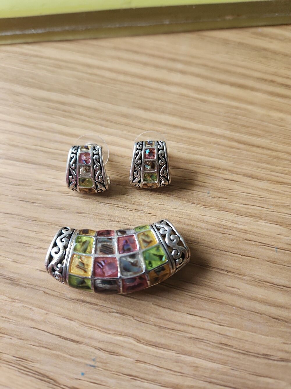 Curved Iridescent Beaded Necklace Slide & Earrings Silver-Toned